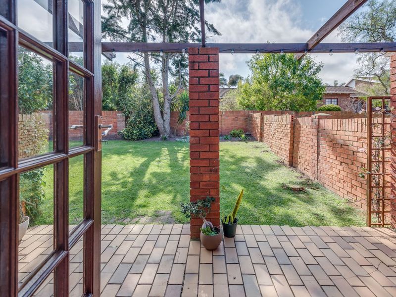 Townhouse For Sale in Lovemore Park - Photo 5