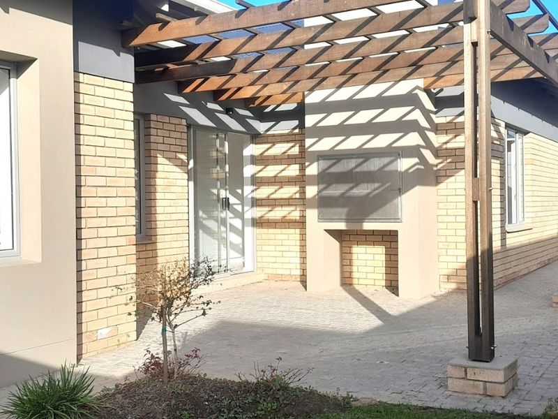 Townhouse For Sale in Hansmoeskraal AH - Photo 2