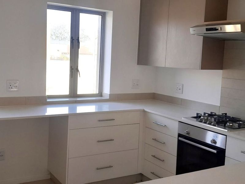 Townhouse For Sale in Hansmoeskraal AH - Photo 4