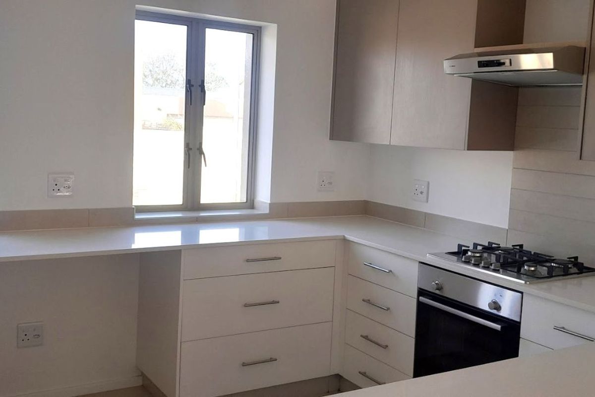 Townhouse For Sale in Hansmoeskraal AH - Photo 4