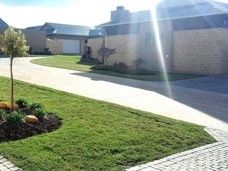 Townhouse For Sale in Hansmoeskraal AH - Photo 3