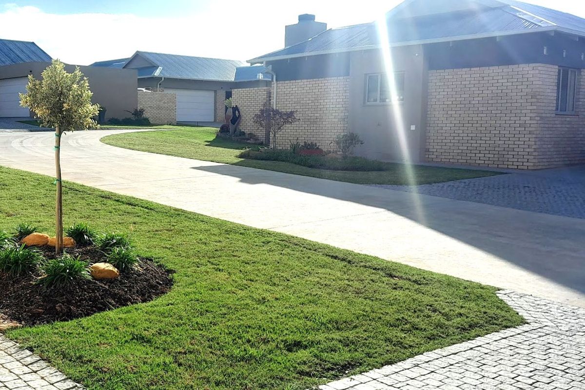 Townhouse For Sale in Hansmoeskraal AH - Photo 3