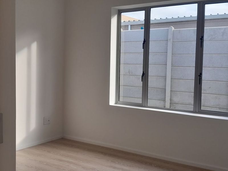 Townhouse For Sale in Hansmoeskraal AH - Photo 8