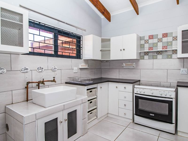 House For Sale in Albertinia Central - Photo 5