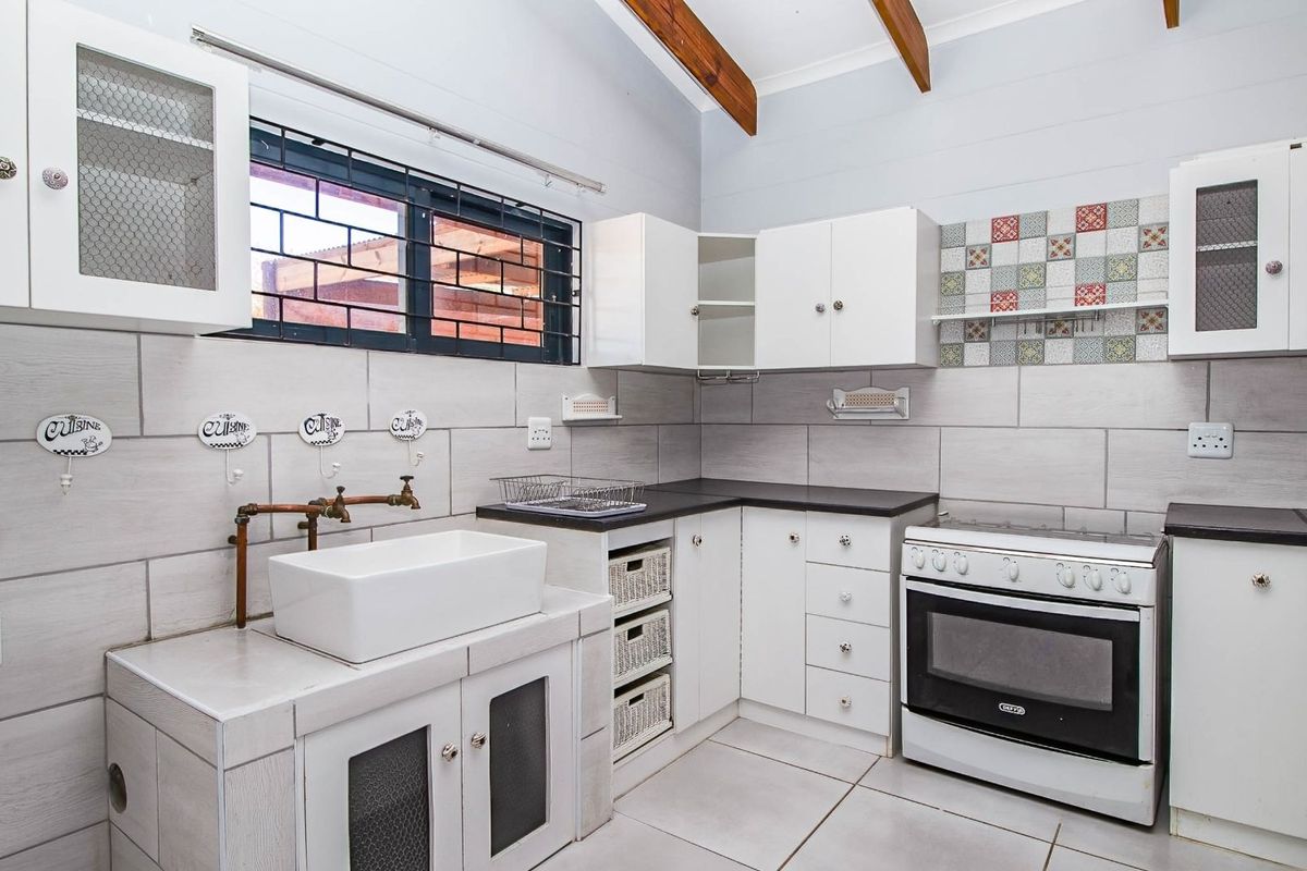 House For Sale in Albertinia Central - Photo 5