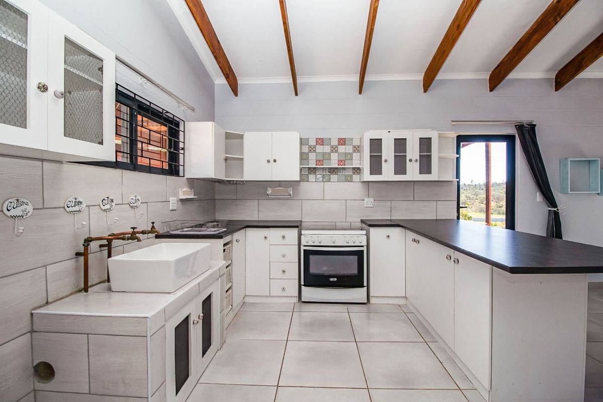 House For Sale in Albertinia Central - Photo 4