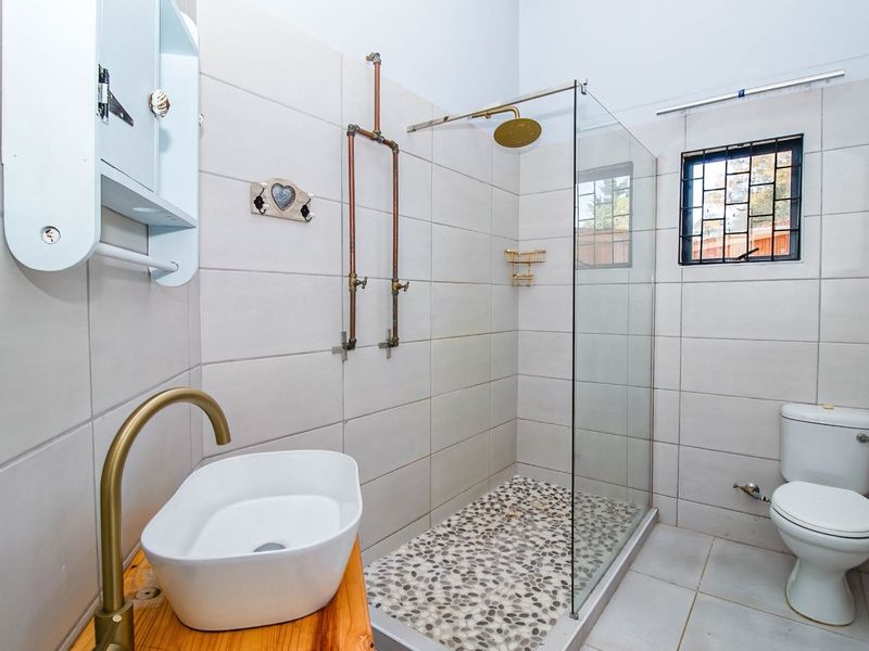 House For Sale in Albertinia Central - Photo 8