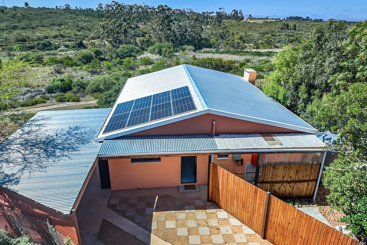 House For Sale in Albertinia Central - Photo 2