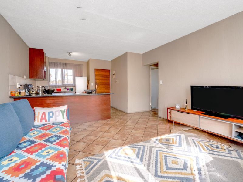 Apartment For Sale in Weltevreden Park - Photo 6