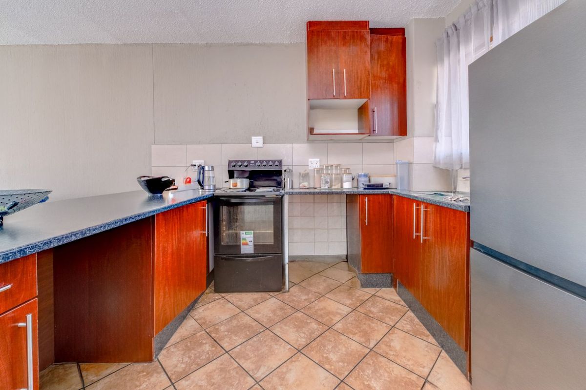 Apartment For Sale in Weltevreden Park - Photo 4