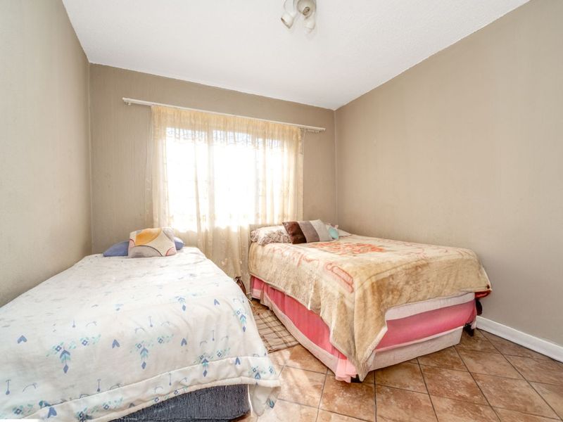 Apartment For Sale in Weltevreden Park - Photo 10