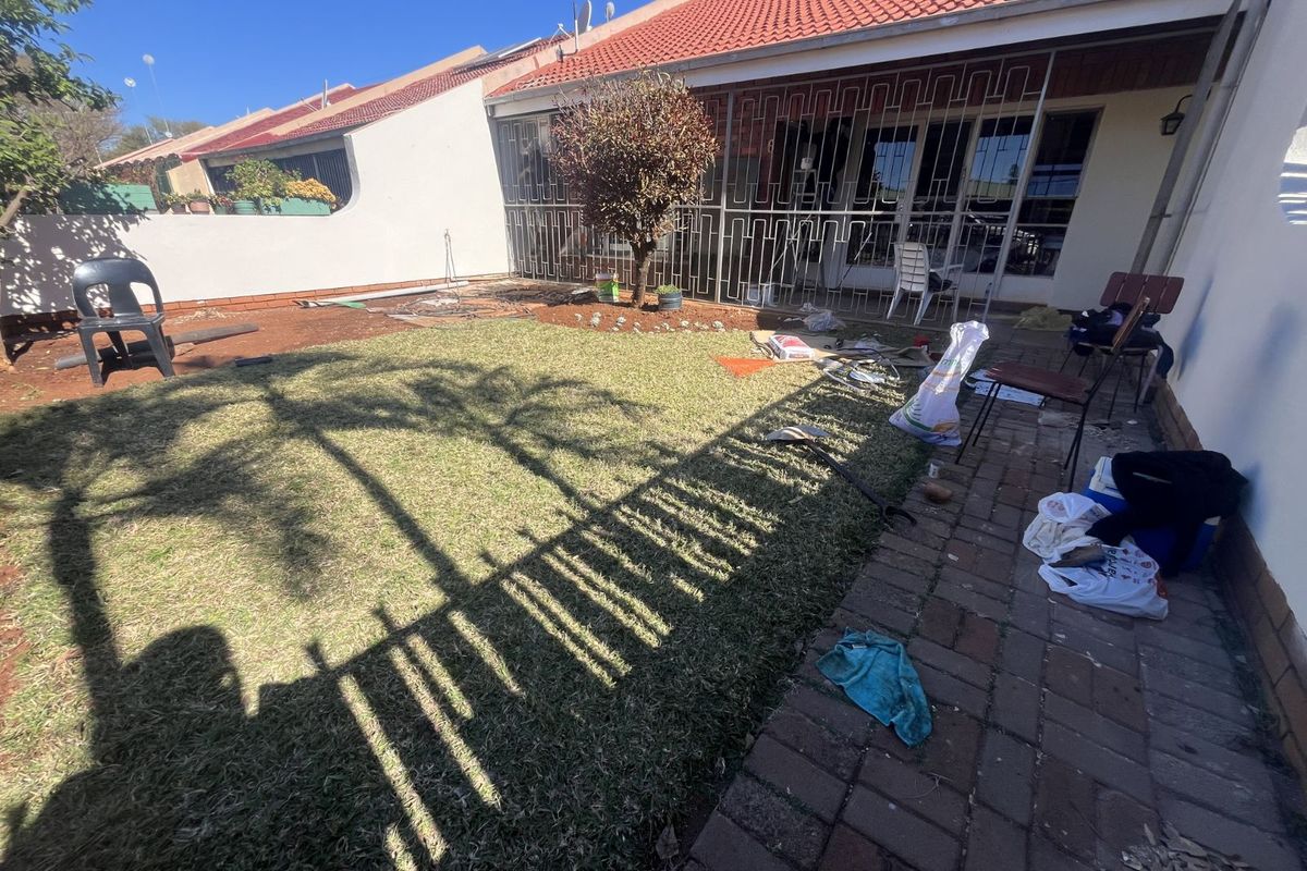 Townhouse For Sale in Mookgopong Central - Photo 2