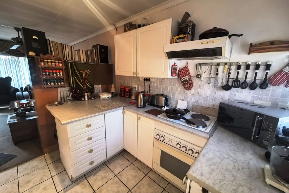 Townhouse For Sale in Pierre Van Ryneveld - Photo 5