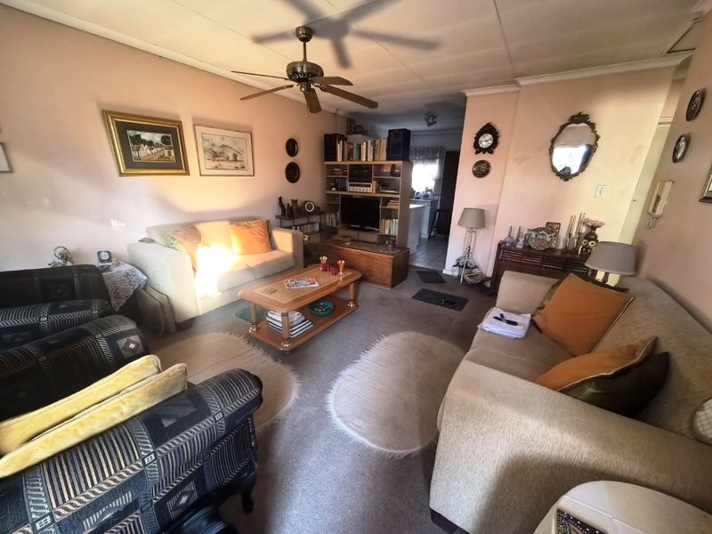 Townhouse For Sale in Pierre Van Ryneveld - Photo 3