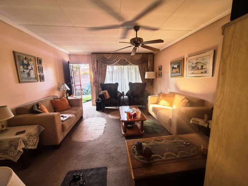 Townhouse For Sale in Pierre Van Ryneveld - Photo 2