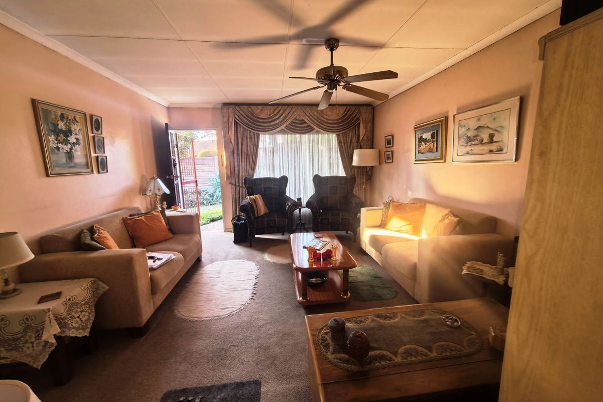 Townhouse For Sale in Pierre Van Ryneveld - Photo 2