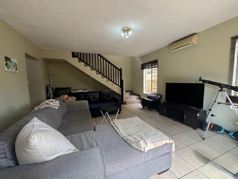 Townhouse For Sale in Heuwelsig Estate - Photo 10