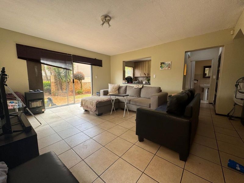 Townhouse For Sale in Heuwelsig Estate - Photo 9