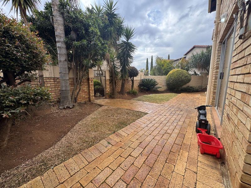 Townhouse For Sale in Heuwelsig Estate - Photo 7