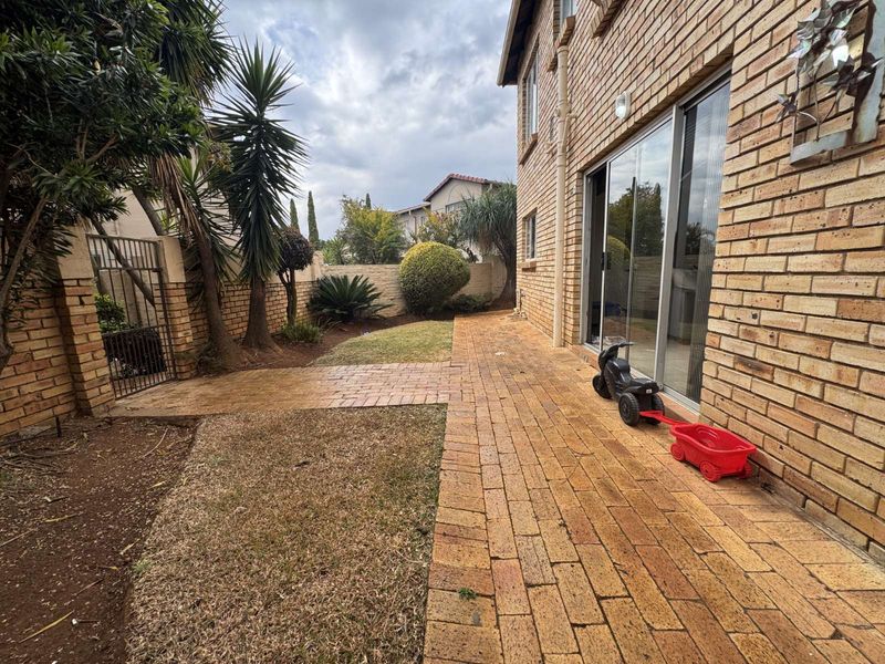 Townhouse For Sale in Heuwelsig Estate - Photo 8