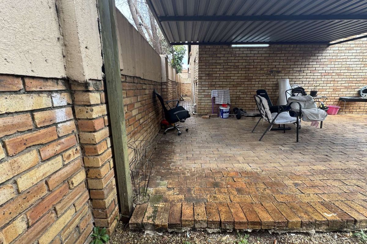 Townhouse For Sale in Heuwelsig Estate - Photo 3