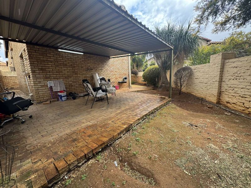 Townhouse For Sale in Heuwelsig Estate - Photo 4