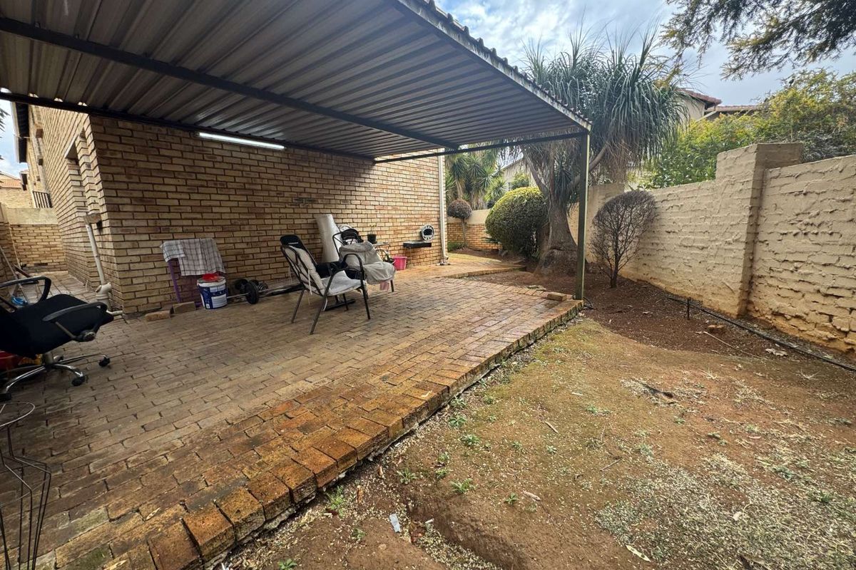 Townhouse For Sale in Heuwelsig Estate - Photo 4