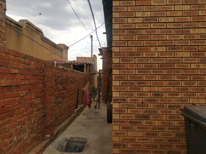 House For Sale in Soshanguve Ext - Photo 9