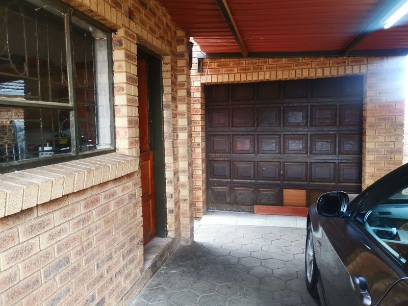 House For Sale in Soshanguve Ext - Photo 5