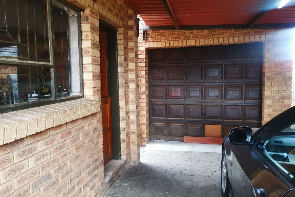 House For Sale in Soshanguve Ext - Photo 5