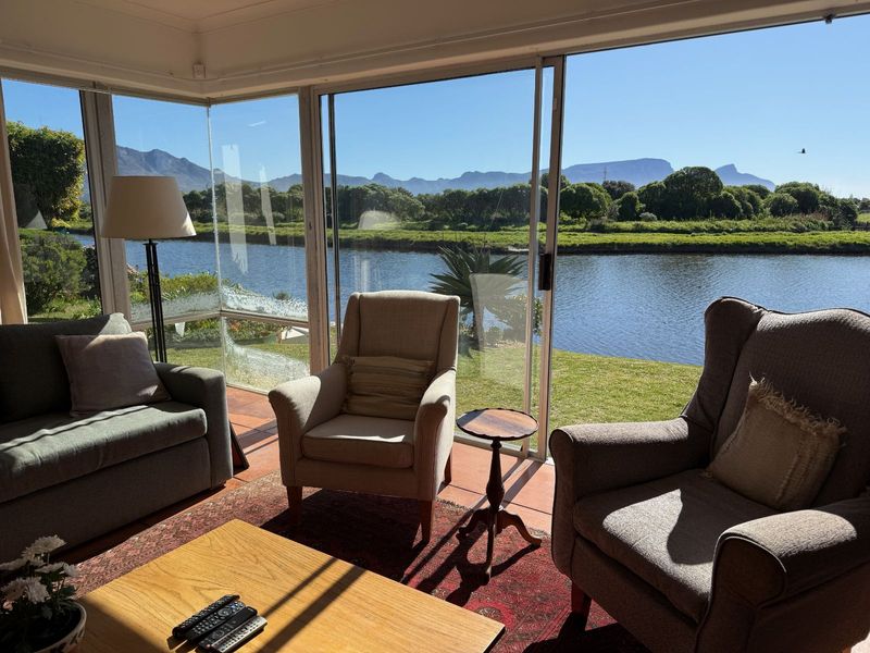 House For Sale in Marina Da Gama - Photo 2