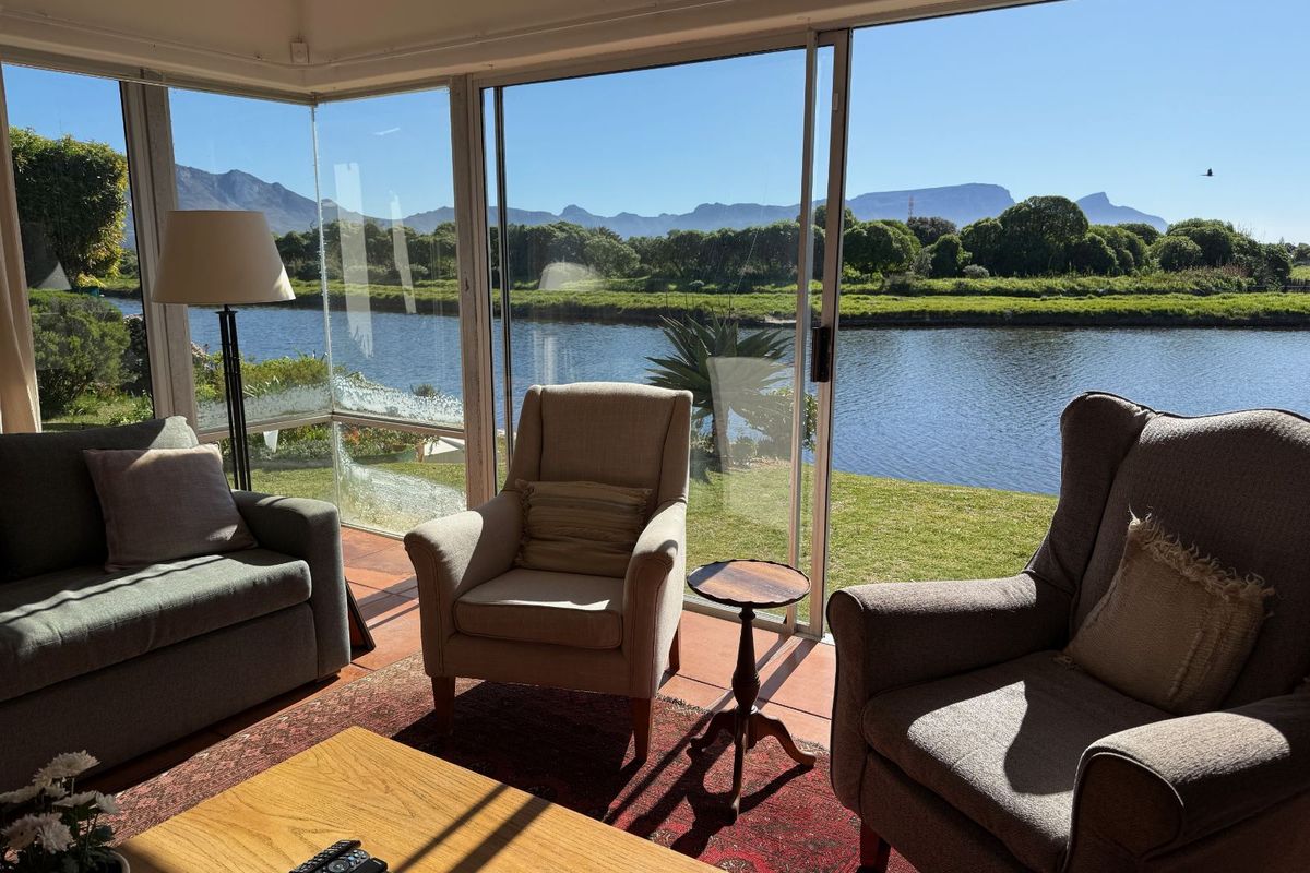 House For Sale in Marina Da Gama - Photo 2