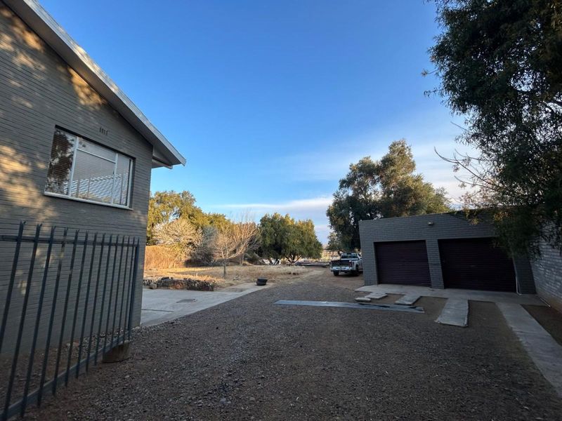 House For Sale in Barkly West Central - Photo 3