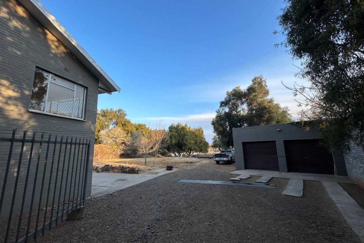 House For Sale in Barkly West Central - Photo 3