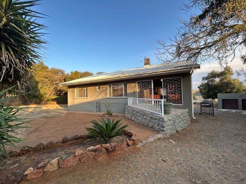 House For Sale in Barkly West Central - Photo 2