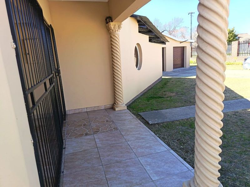 House For Sale in Ermelo Central - Photo 2