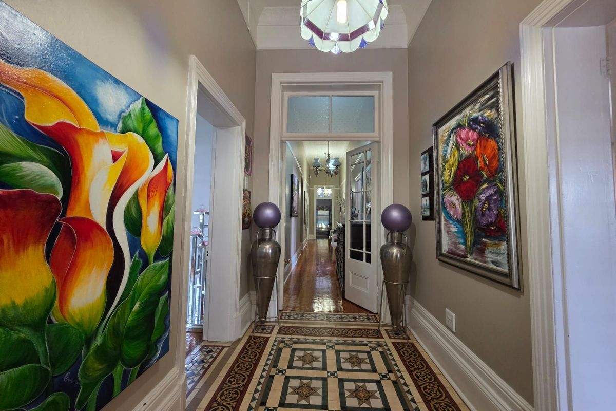 House For Sale in Belgravia - Photo 2