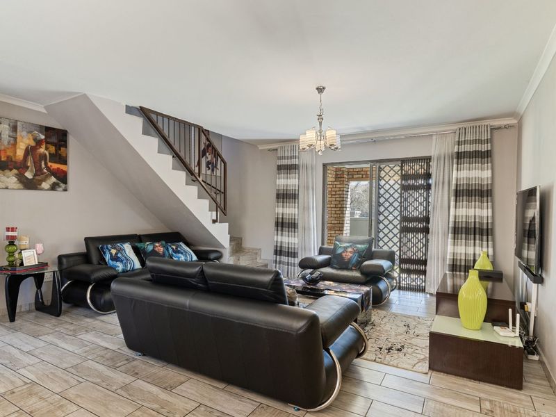 Townhouse For Sale in Willowbrook - Photo 2