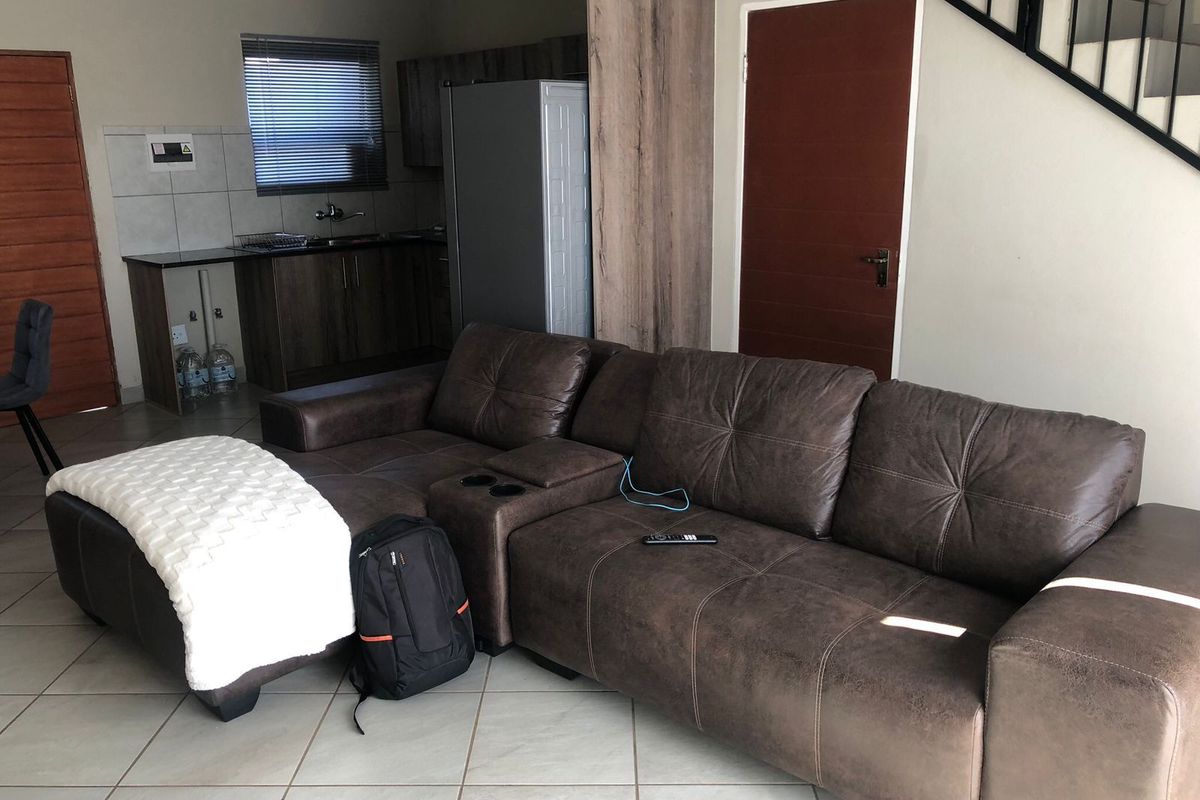 Townhouse For Sale in Amandasig - Photo 3