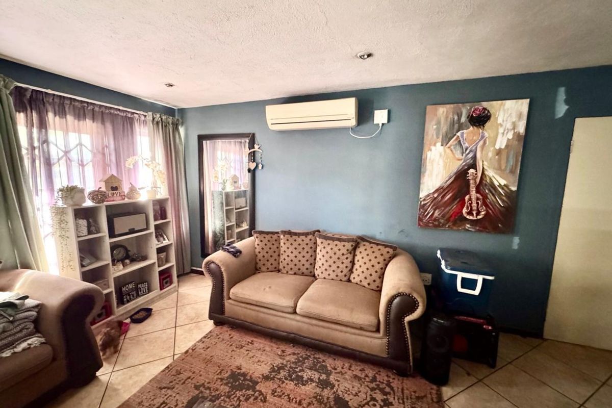 Townhouse For Sale in Burgersfort Central - Photo 2