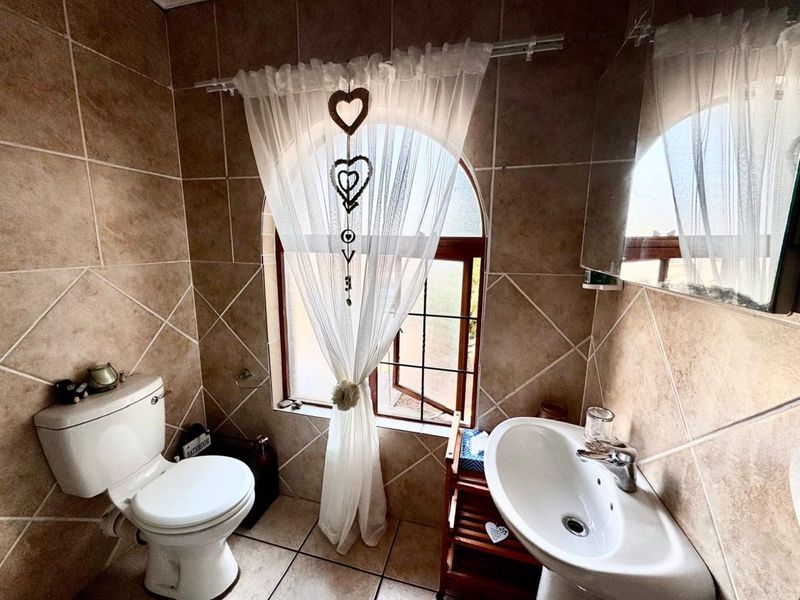 Townhouse For Sale in Burgersfort Central - Photo 7