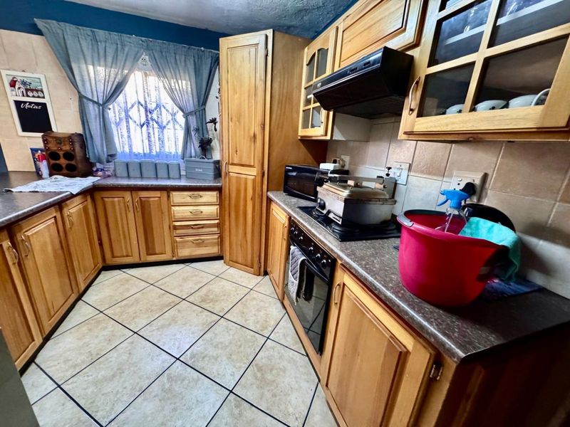 Townhouse For Sale in Burgersfort Central - Photo 4