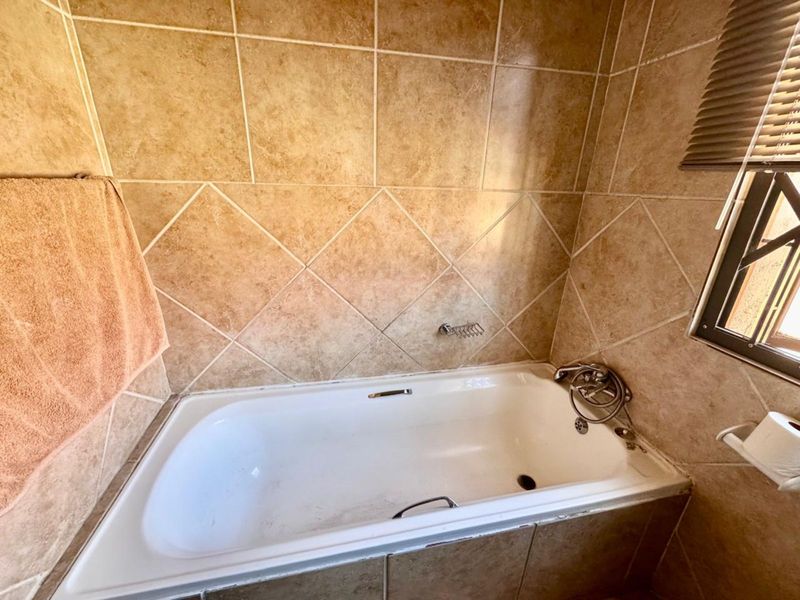 Townhouse For Sale in Burgersfort Central - Photo 8