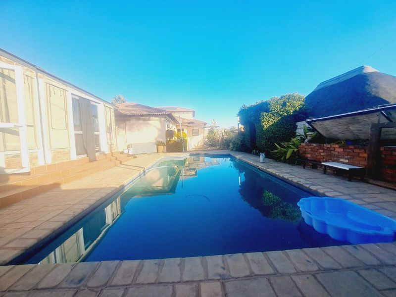 House For Sale in Eersterust - Photo 2