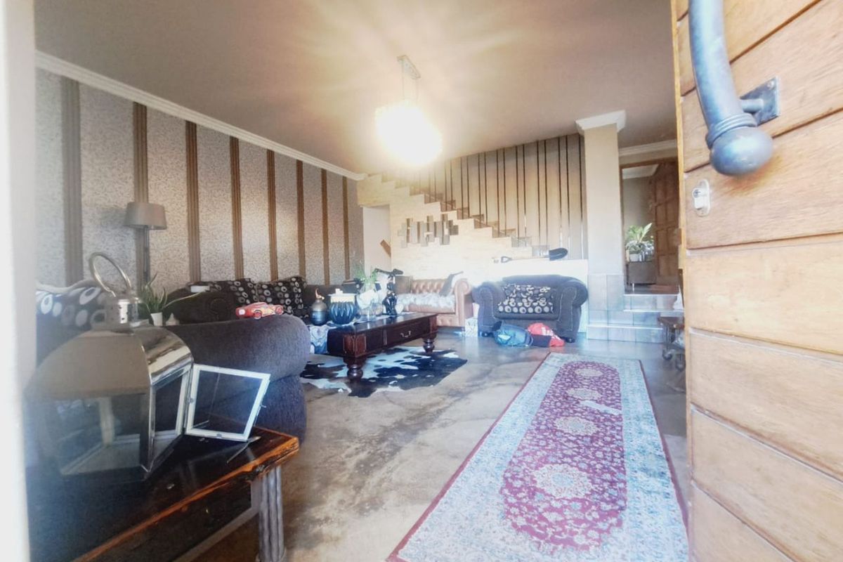 House For Sale in Eersterust - Photo 4