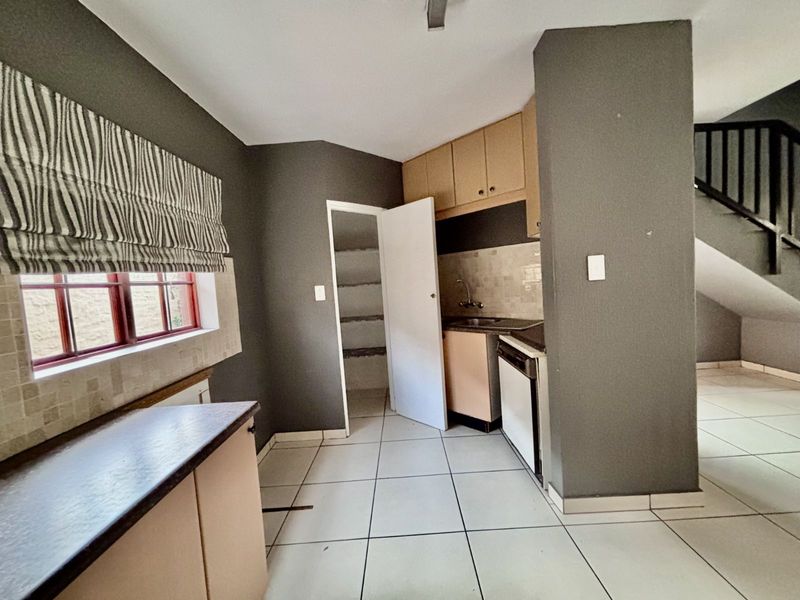 Townhouse For Sale in Equestria - Photo 7