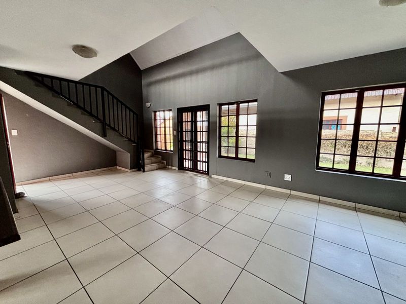 Townhouse For Sale in Equestria - Photo 6