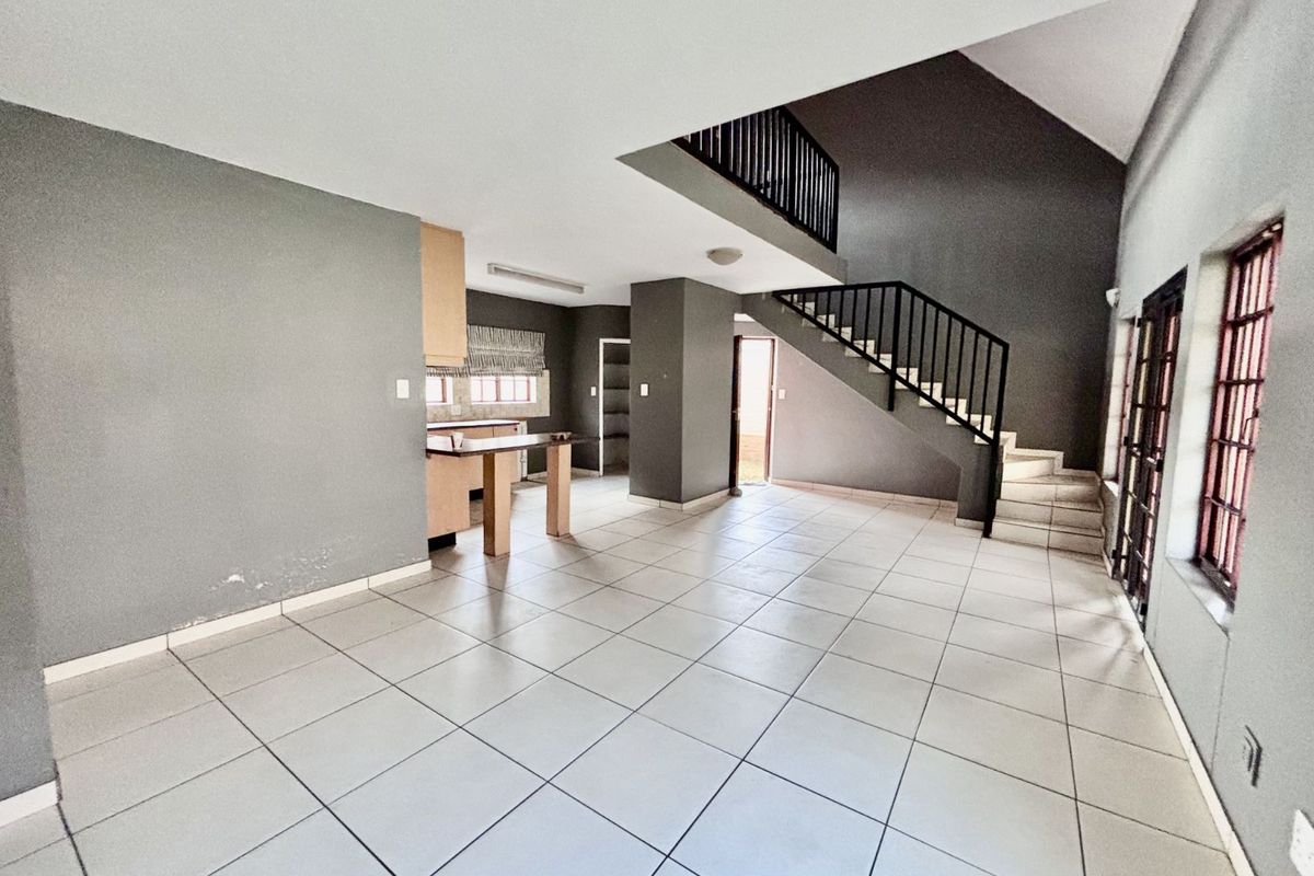 Townhouse For Sale in Equestria - Photo 3