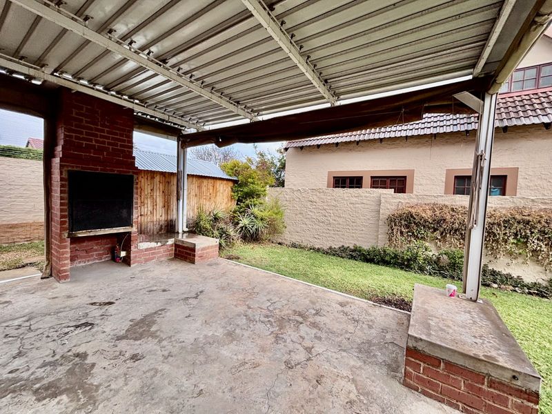 Townhouse For Sale in Equestria - Photo 2