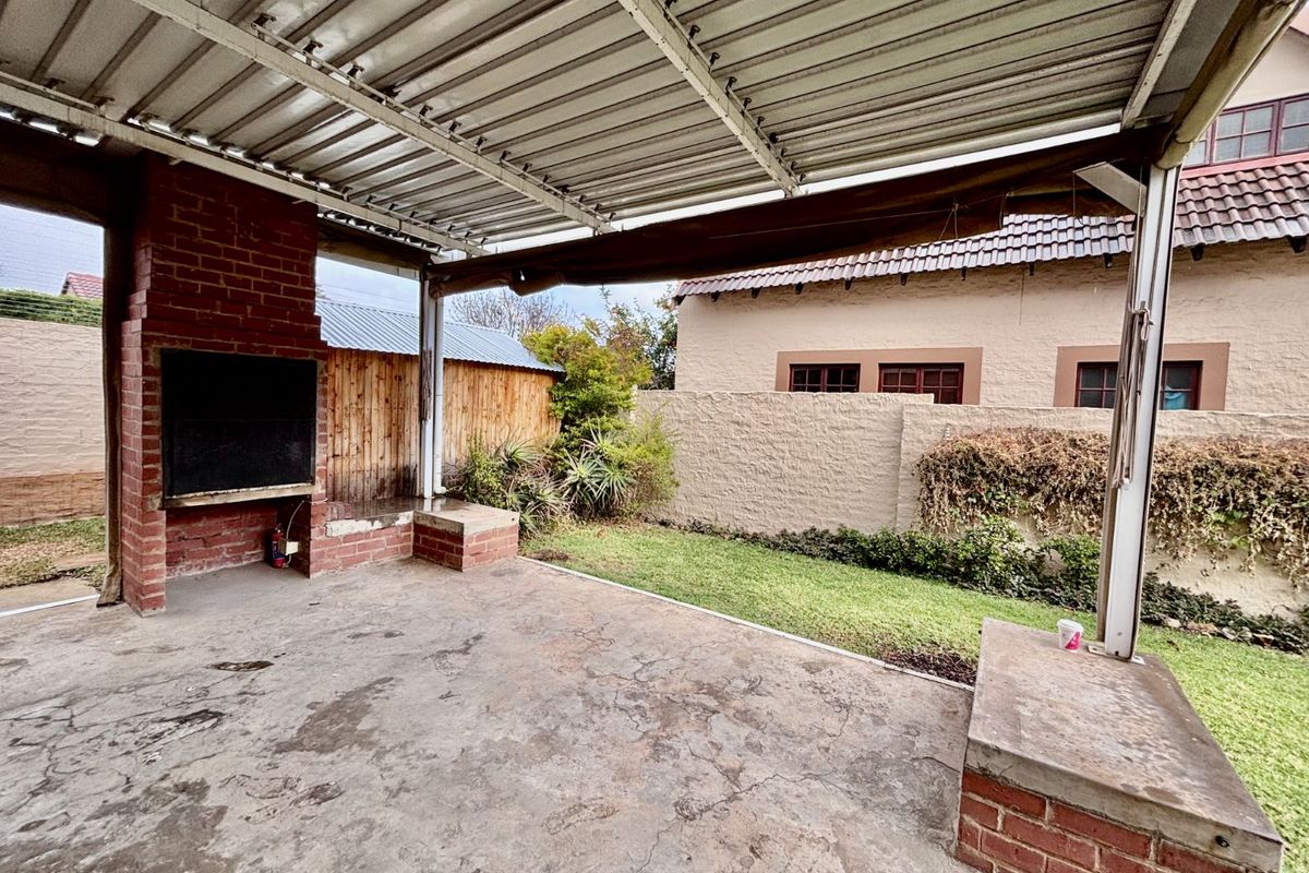 Townhouse For Sale in Equestria - Photo 2